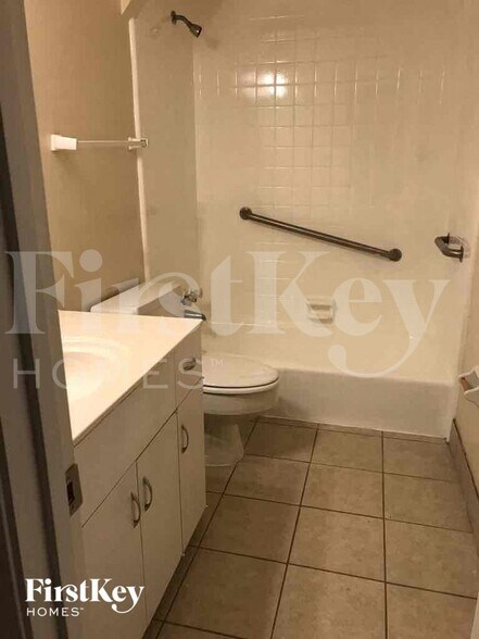 Building Photo - 5712 Fox Bend Ave