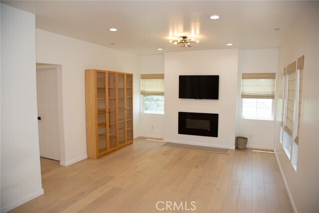 Building Photo - 448 Linwood Ave