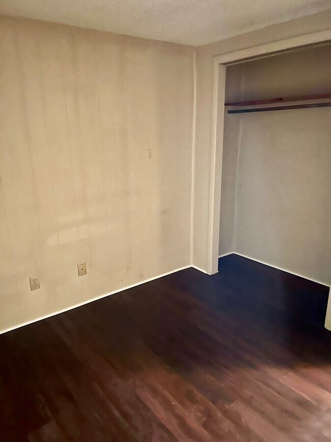 Building Photo - 110 Lyons St