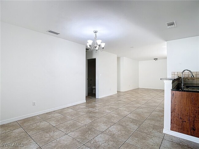 Building Photo - 1107 Cape Coral Pkwy W