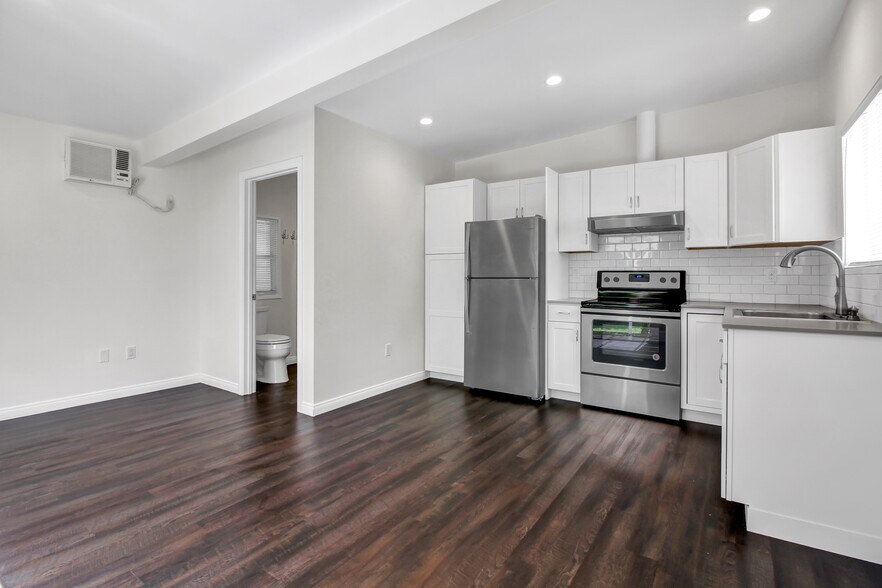 Building Photo - 123 N La Jolla Ave