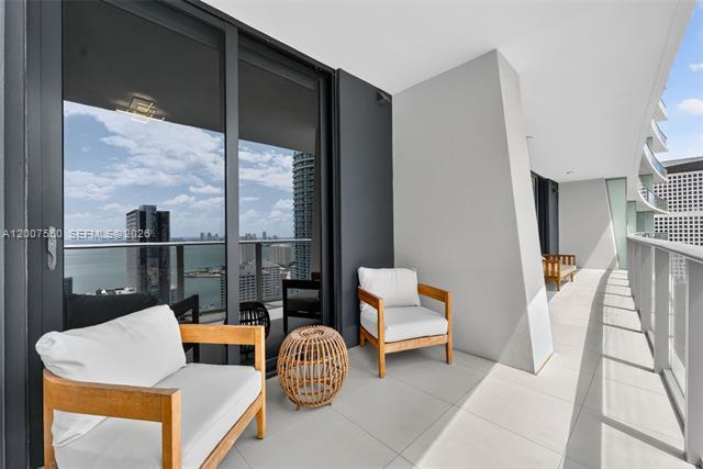 Building Photo - 1010 Brickell Ave