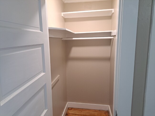 Building Photo - 35 Pine St