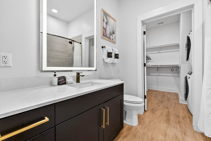 Building Photo - 1116 Gramercy Ln