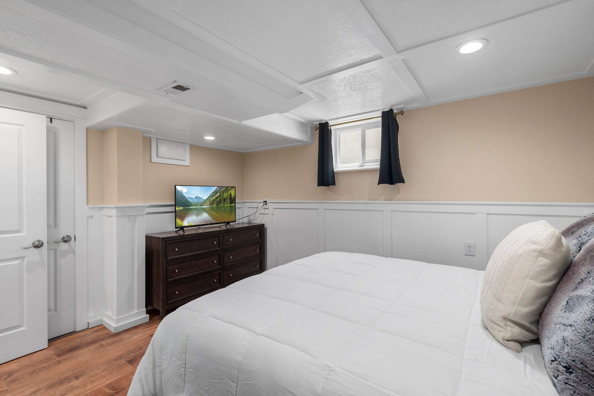 Building Photo - 2945 S Zurich Ct