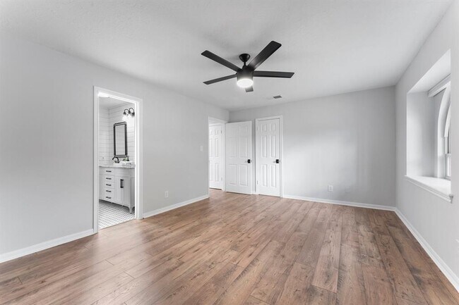 Building Photo - 8911 Tranquil Park Dr