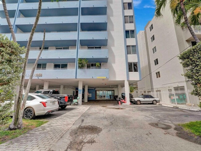Building Photo - 1658 Bay Rd