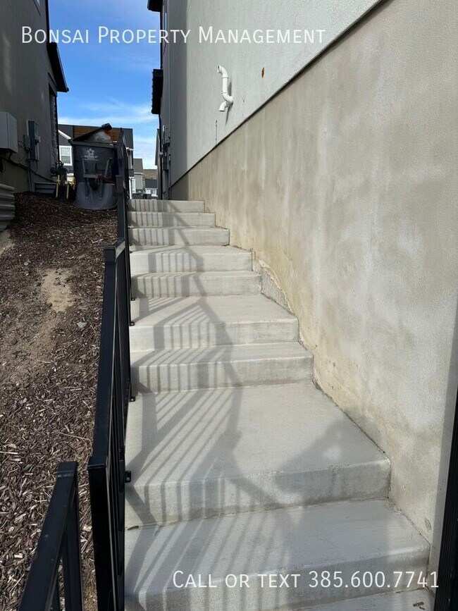 Building Photo - 1489 W Stone Gate Dr