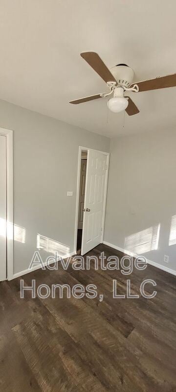 Building Photo - 11214 Crystal Ave