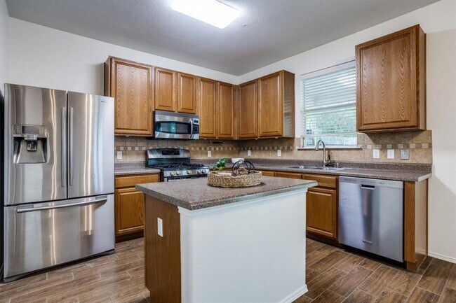 Building Photo - 114 Feathergrass Dr