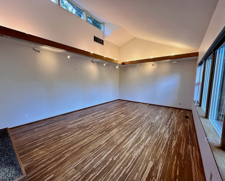 upstairs living room - 1647 Jeannette Plz NW