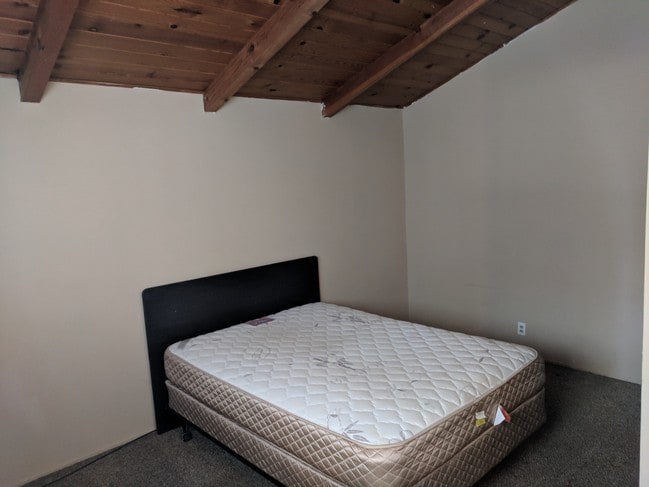 Building Photo - 2518 Knox Ave