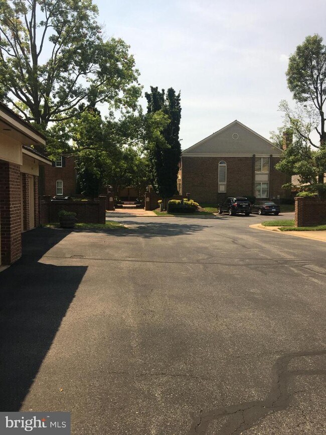 Building Photo - 6629 Madison McLean Dr