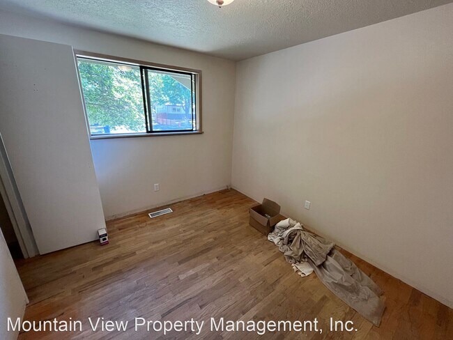 Building Photo - 3 br, 1 bath House - 1302 NE Dempsey Drive