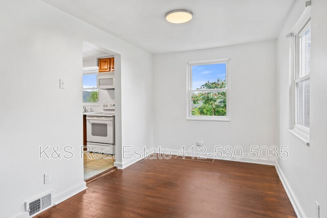Building Photo - 5034 Ampere St