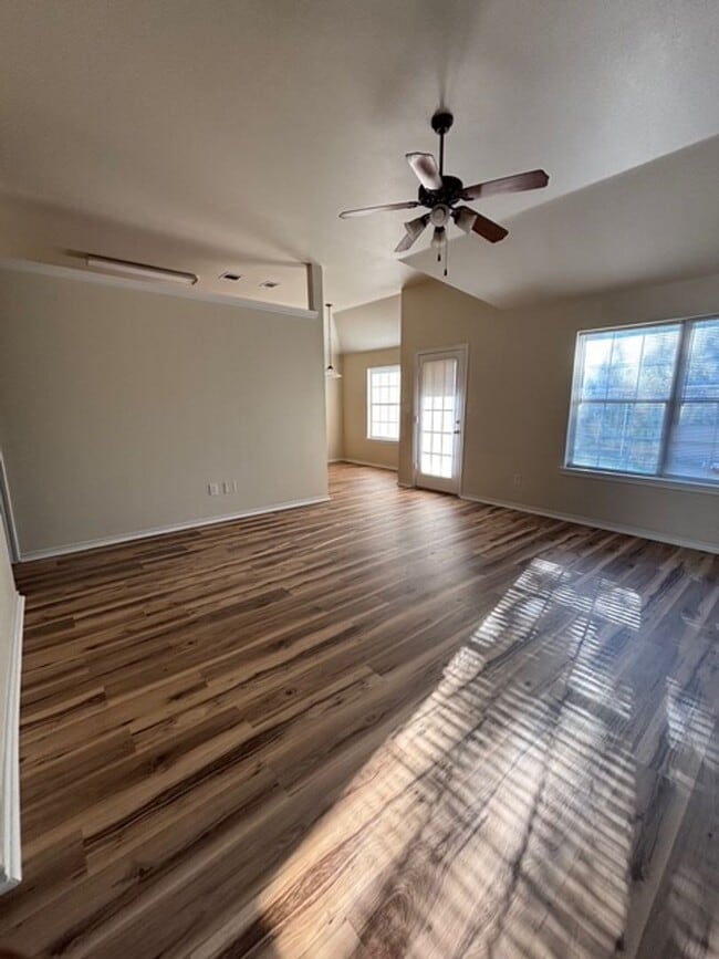 Building Photo - Charming 3 Bedroom, 2 Bath Home – Move-In Ready!