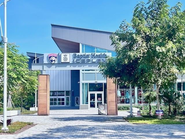 Building Photo - 621 NE 8th Ave