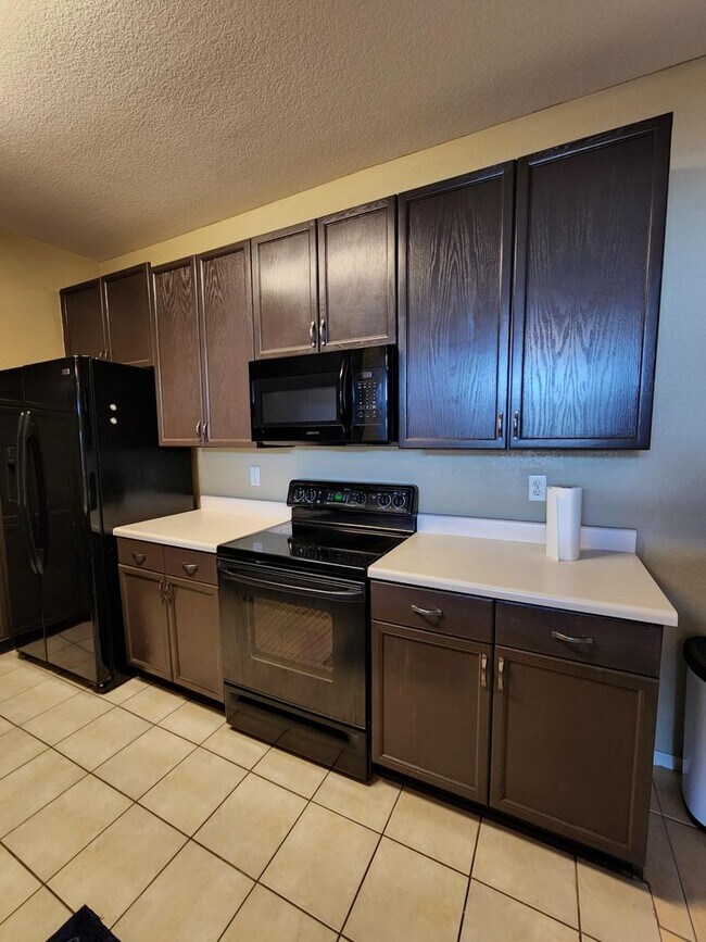 Building Photo - 2 Bed 2 Bath Condo With Balcony!
