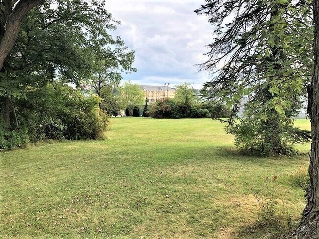 Building Photo - 116 Adams St