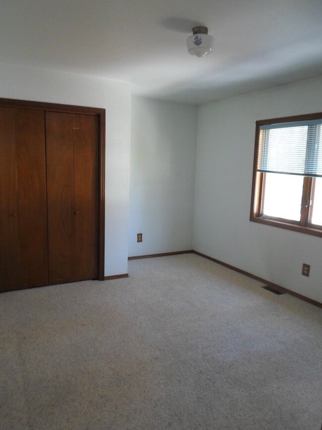 Building Photo - 12345 Bear Haven Rd