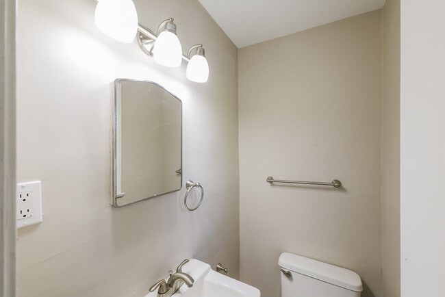 Building Photo - Spacious 3-Bedroom Tuscaloosa Home with Garage