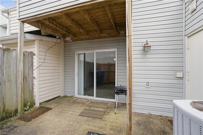 Building Photo - 710 Waters Dr