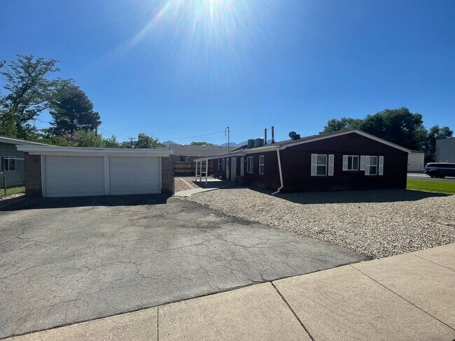 Building Photo - Claybourne Duplex