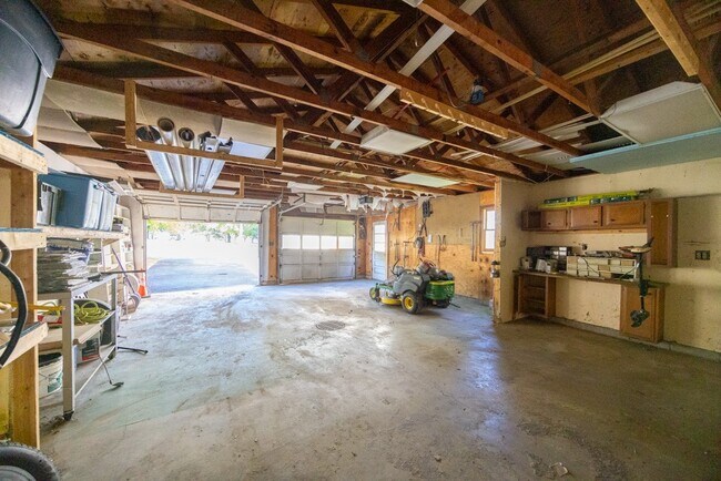 Building Photo - 52 East Ave