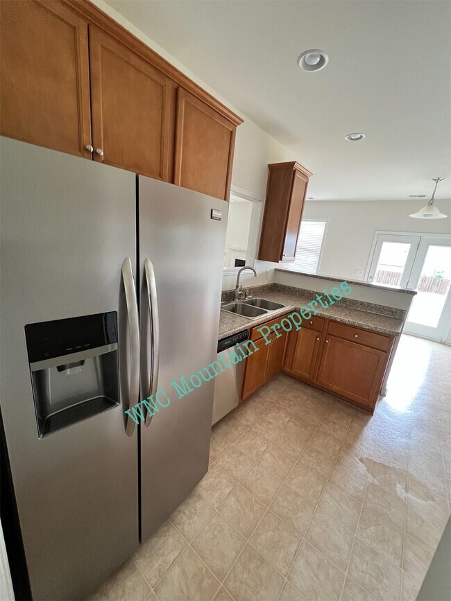 Building Photo - 224 E Hiawassee Rd