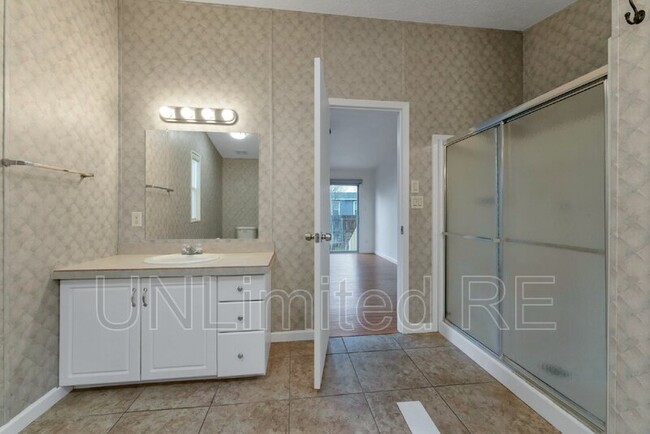 Building Photo - 1601 W Sherrie Dr