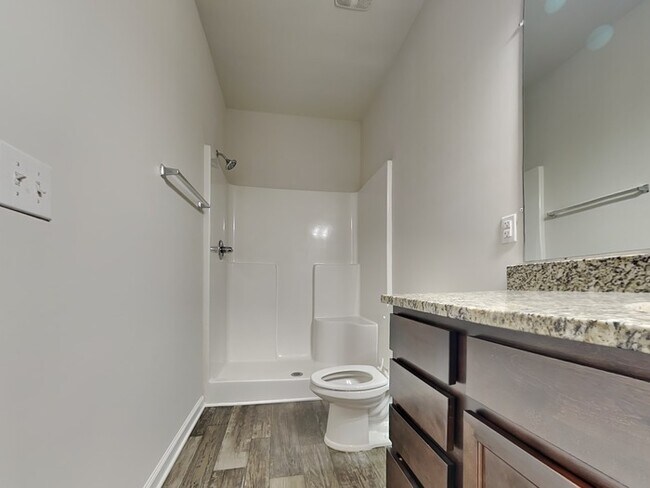 Building Photo - Available Now!! St Andrews Area!!
