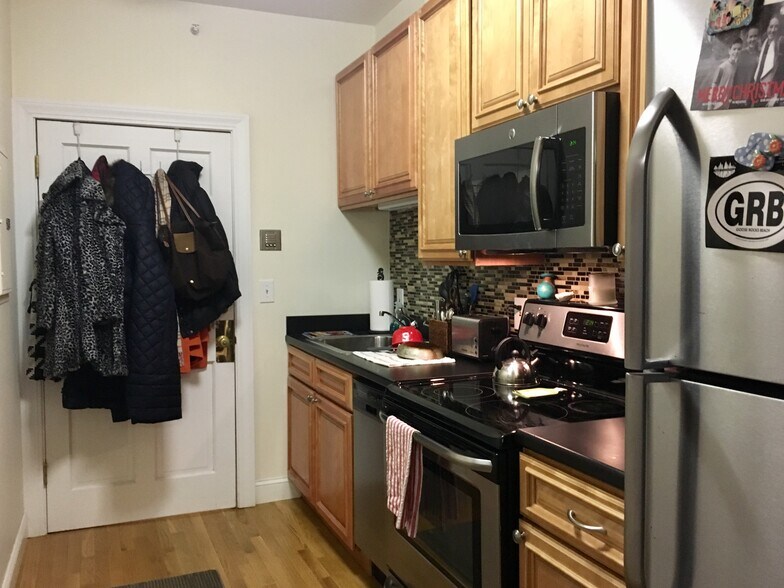 Building Photo - 105 Beacon St