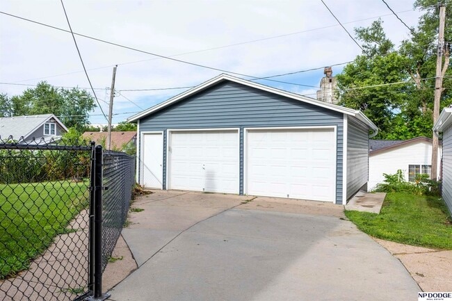 Building Photo - 3224 S 32nd Ave
