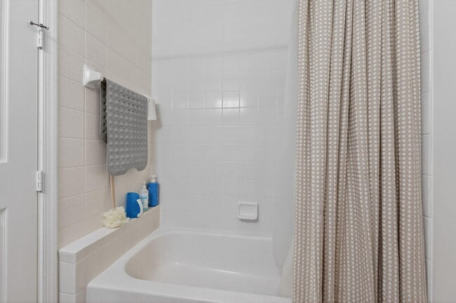 Building Photo - 6689 Southport Dr