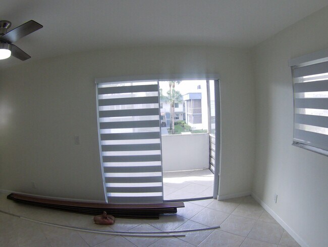 Building Photo - 319 Normandy G