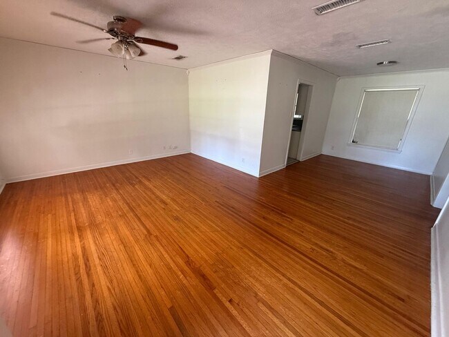 Building Photo - 3750 Kings Row