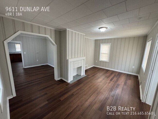 Building Photo - 9611 Dunlap Ave