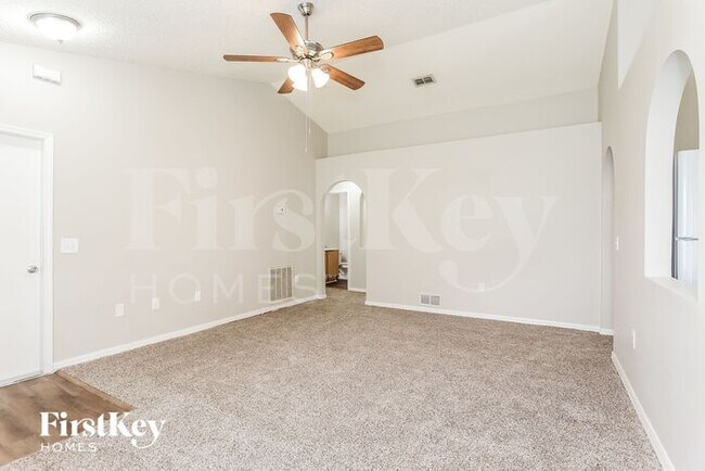 Building Photo - 8408 Oak Crossing Dr W