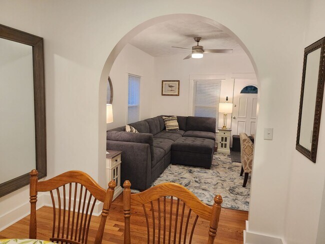 Building Photo - Remodeled 2 Story 3 Bedroom Home Located in SW Grand Rapids, MI