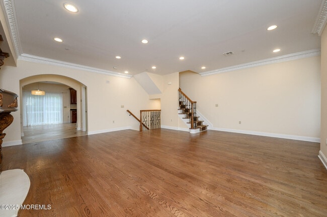 Building Photo - 25 White Oak Ln