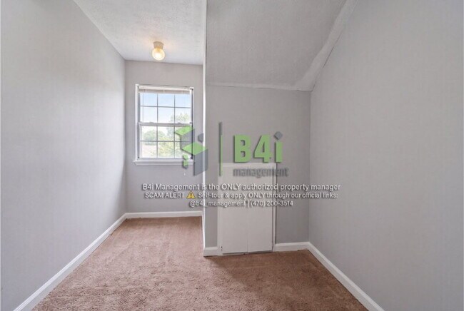 Building Photo - 6861 Lakewood Terrace