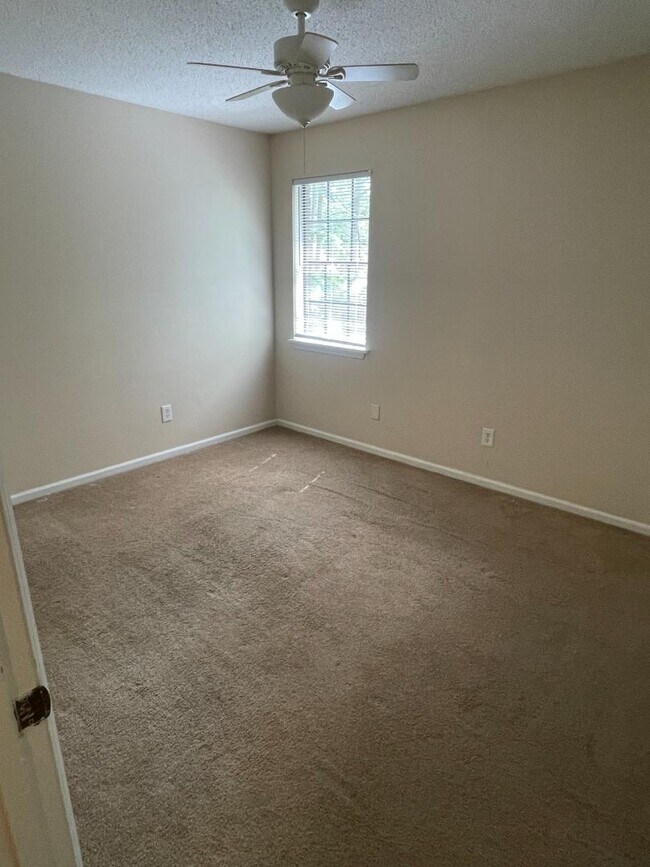 Building Photo - 113 Timber Ln