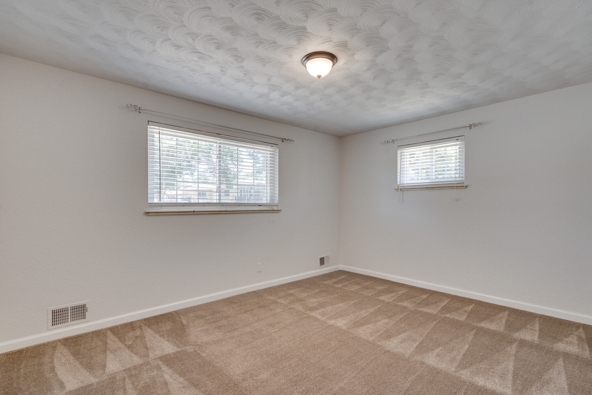Building Photo - 1625 S Beach Ct