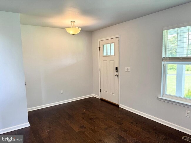 Building Photo - 206 Cranes Corner Rd