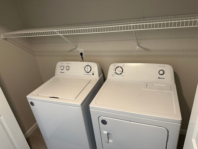 Building Photo - New 3 Bed / 3 Bath Duplex! $500 Amazon Gift Card! First 1.5 Month's Rent Is Free!