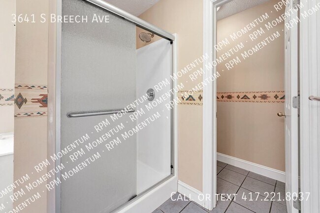 Building Photo - Chesterfield Village 3 Bedroom 2 Bath 2 Ca...