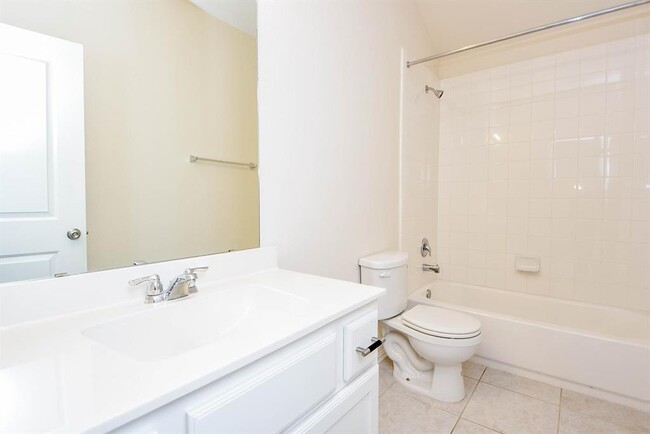 Building Photo - 16035 Dehay Ln