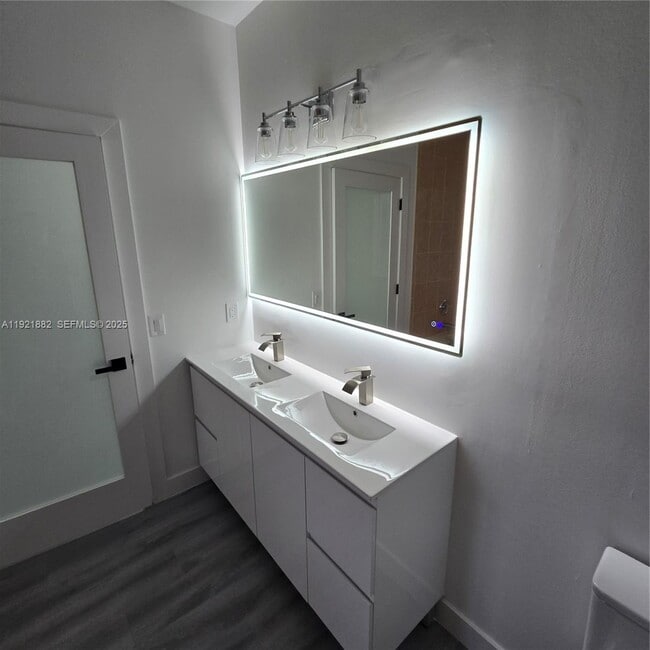 Building Photo - 4276 NE 26th Ct