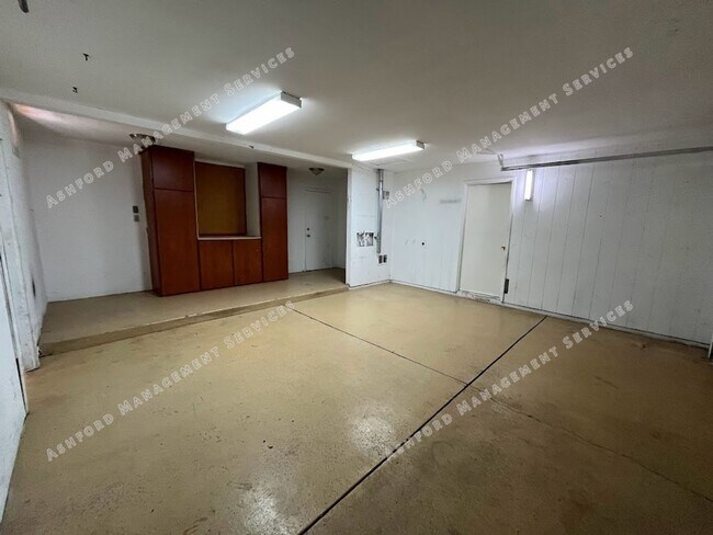 Building Photo - SPACIUS 3 BEDROOM 2 BATHROOM HOME IN GLENDALE FOR RENT