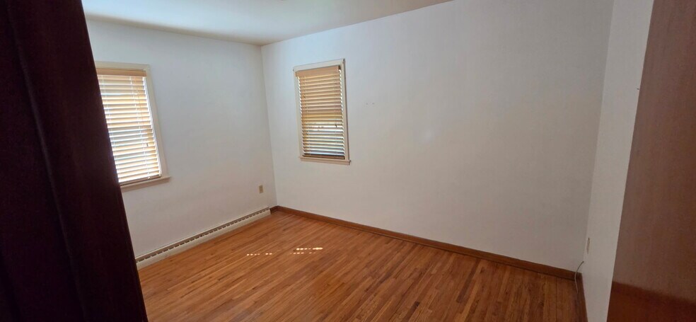 Building Photo - 205 Elm St